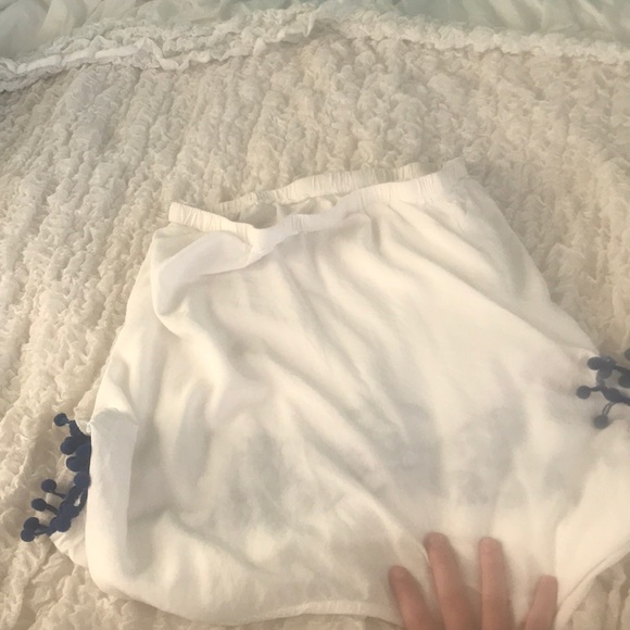 White and blue detailed blouse with pom poms - Picture 5 of 5